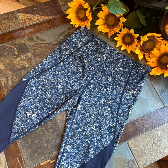 Athleta Sandstone Salutation 7/8 Tight in Navy (M) - Picture 3 of 13